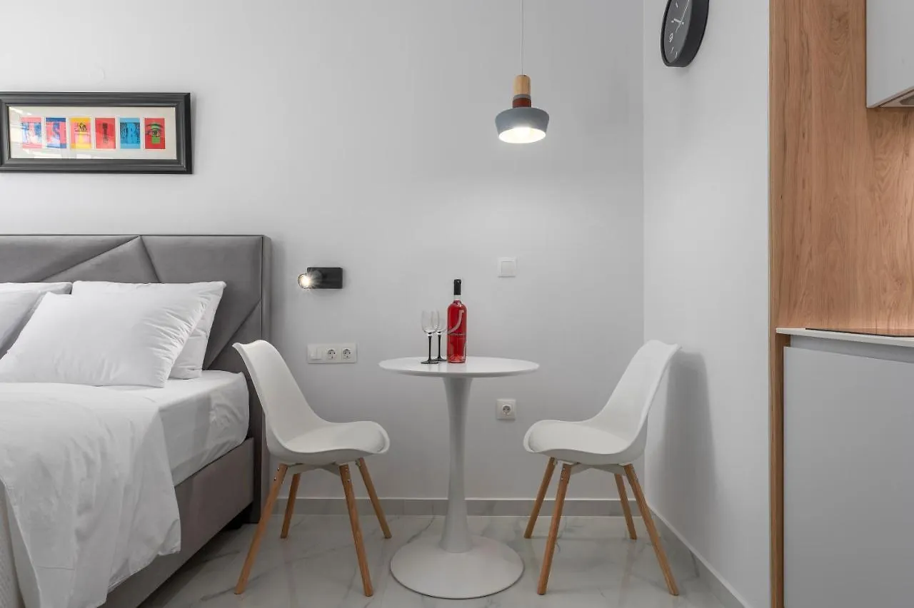 Apartment Ιωκα Suites / The Urbitality Project Thessaloniki